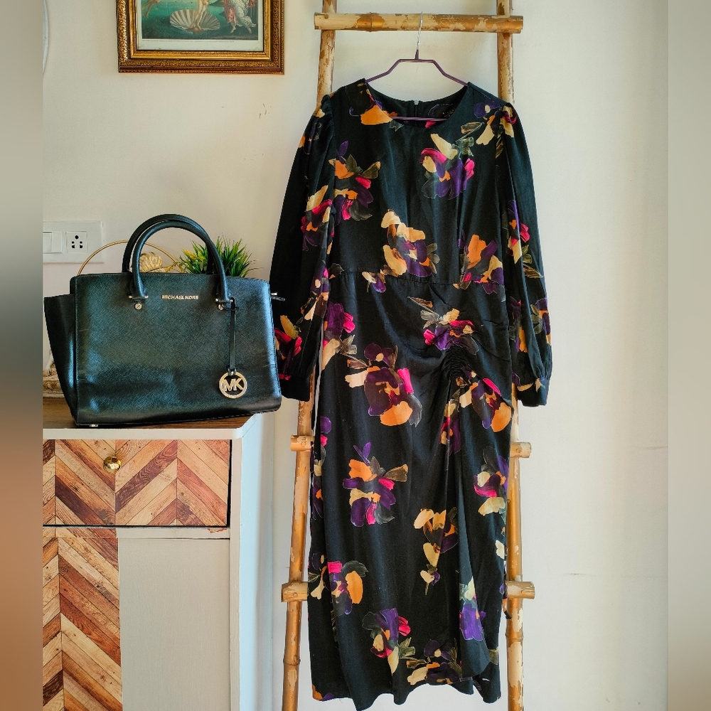 Elegant Floral Marrant Dress - Picture 14 of 16